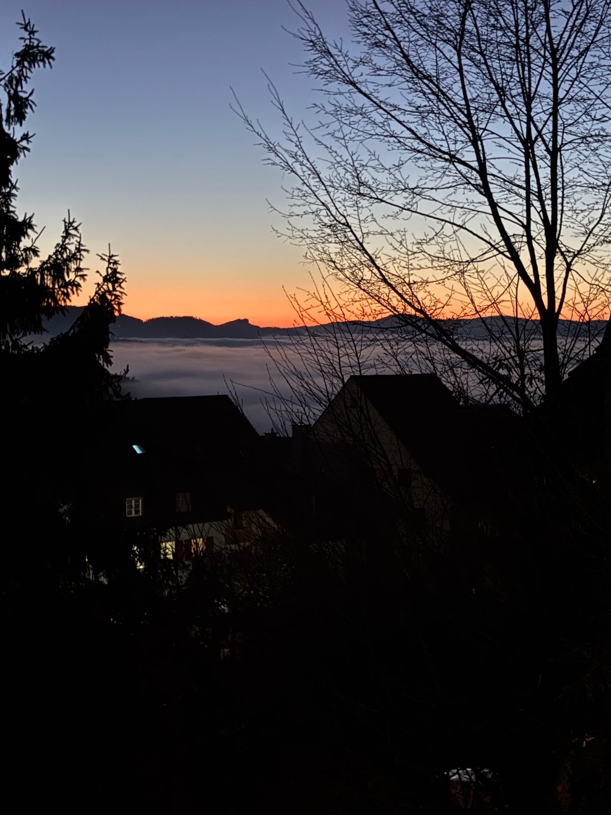 Im Dezember Abendstimmung in Himmelried